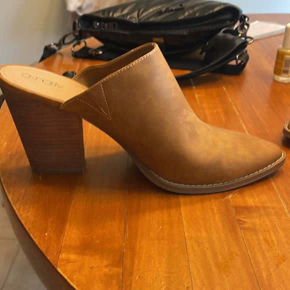 Abound Mules - Picture 7 of 8